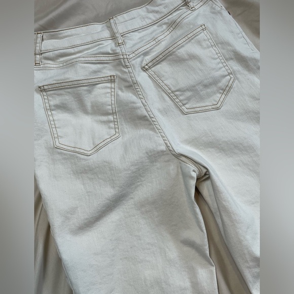 Boden Women’s High Waist Smart Flare Jeans in Ecru US Size 6 Long - Picture 9 of 13